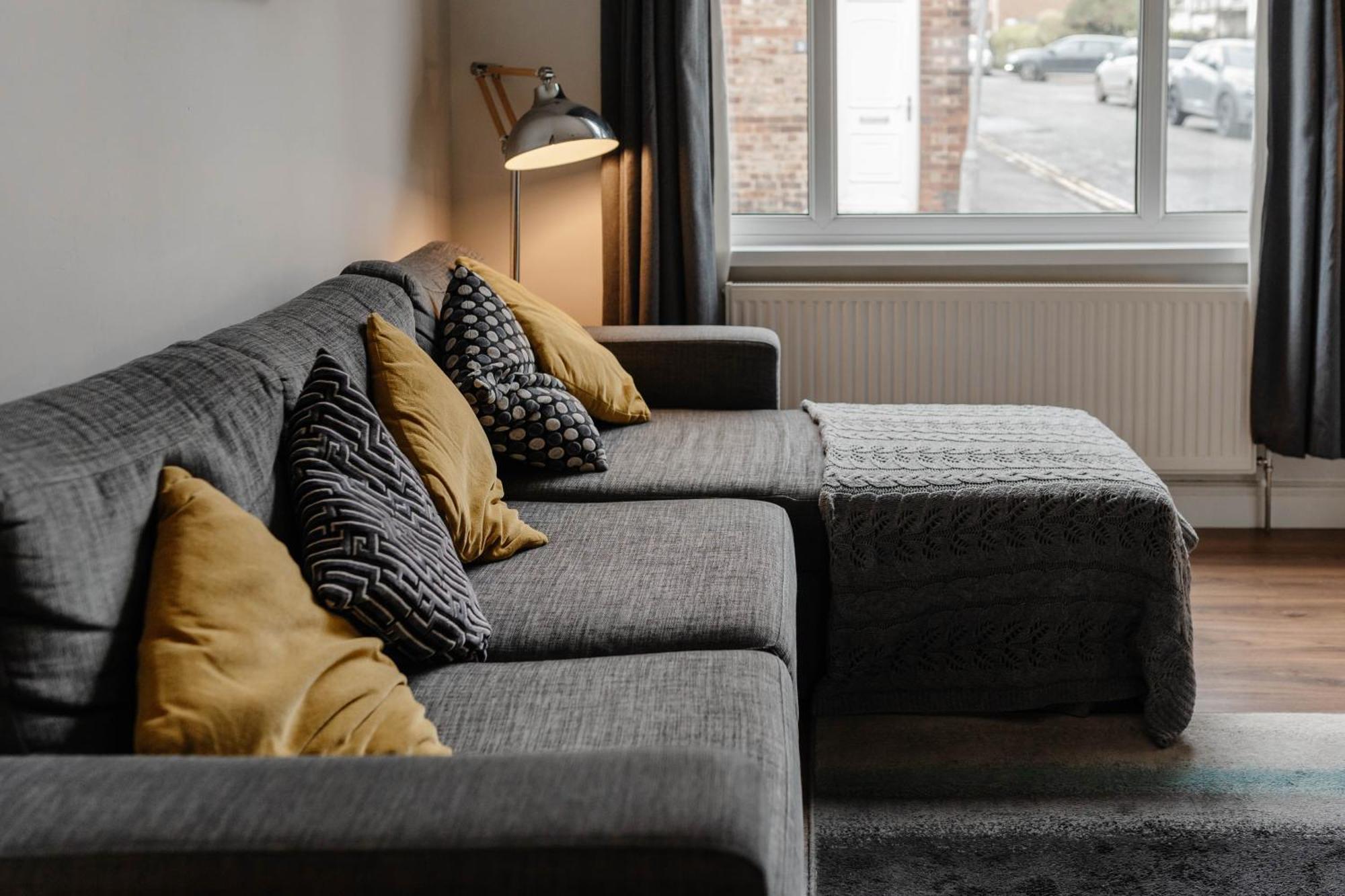 Charming Terrace Steps From City Walls And River - York — Photos 2